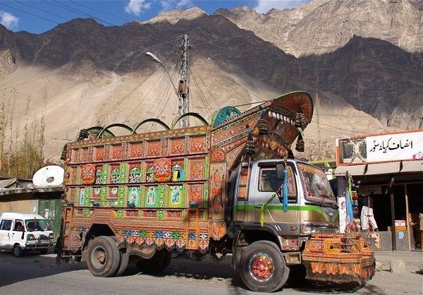 Pakistan'ın süslü kamyonetleri 13