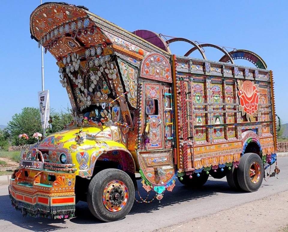 Pakistan'ın süslü kamyonetleri 2