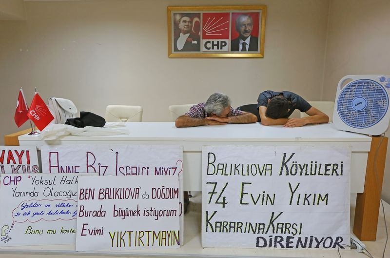 CHP İzmir İl Başkanlığını işgal ettiler 11