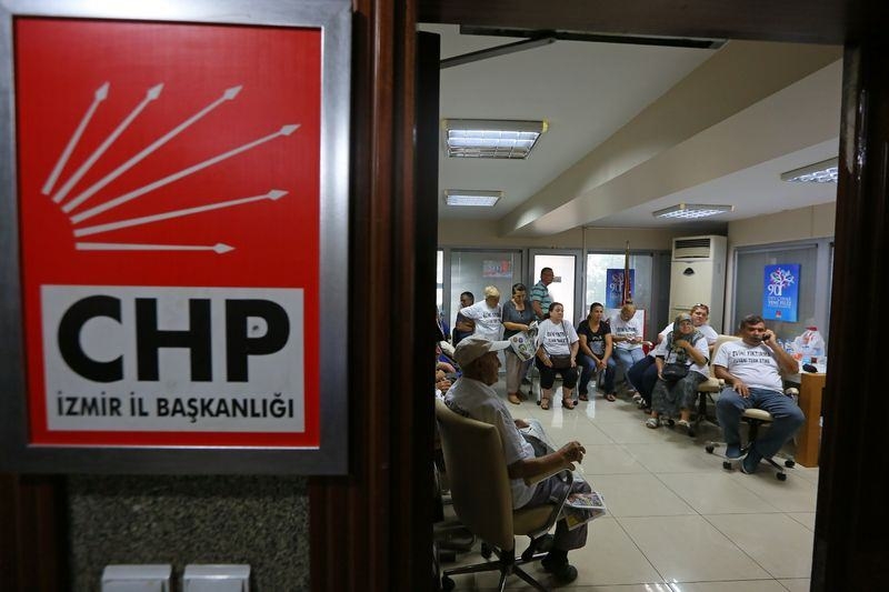 CHP İzmir İl Başkanlığını işgal ettiler 16