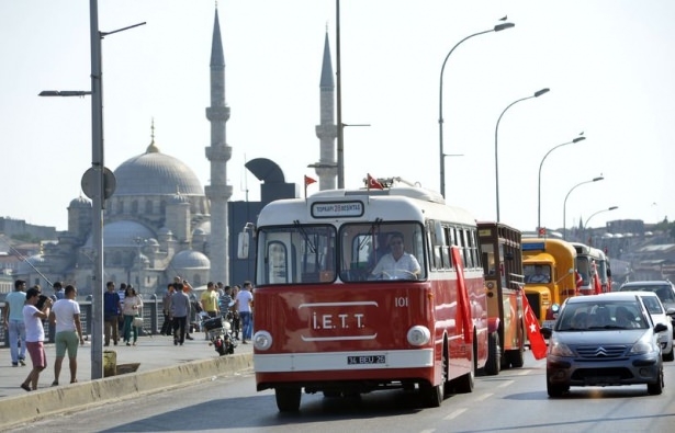 İETT'nin Nostalji Otobüsleri İstanbul Sokaklarında 10