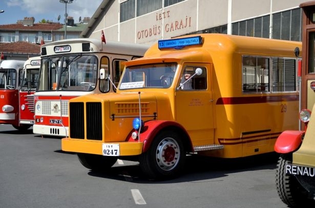 İETT'nin Nostalji Otobüsleri İstanbul Sokaklarında 13
