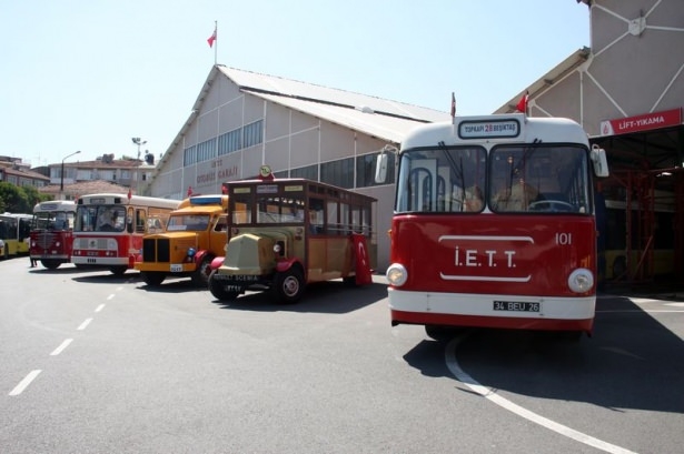 İETT'nin Nostalji Otobüsleri İstanbul Sokaklarında 18