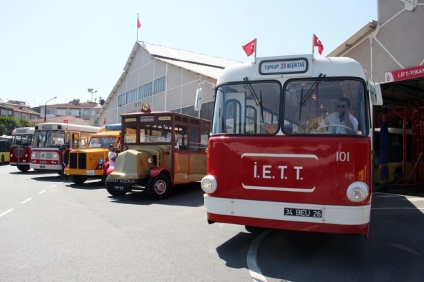 İETT'nin Nostalji Otobüsleri İstanbul Sokaklarında 28