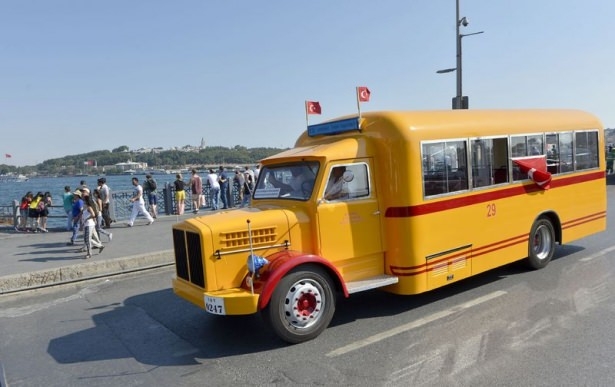 İETT'nin Nostalji Otobüsleri İstanbul Sokaklarında 35