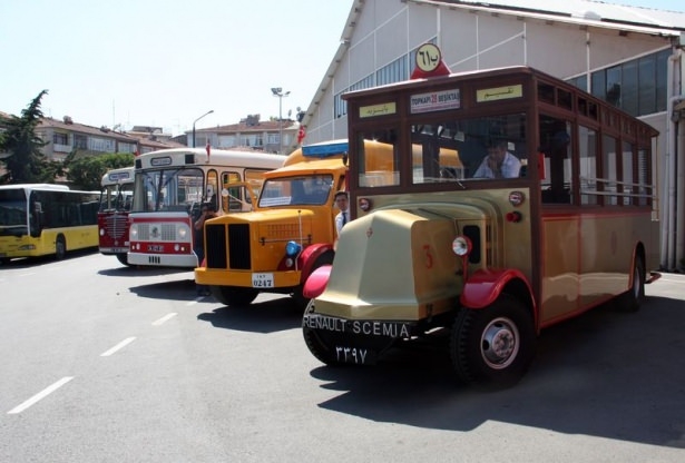 İETT'nin Nostalji Otobüsleri İstanbul Sokaklarında 6
