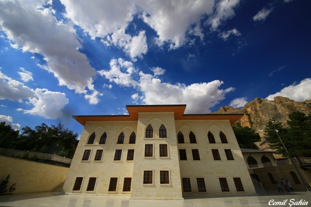 Osmanlı Coğrafyasının Manevi Mimarı 19