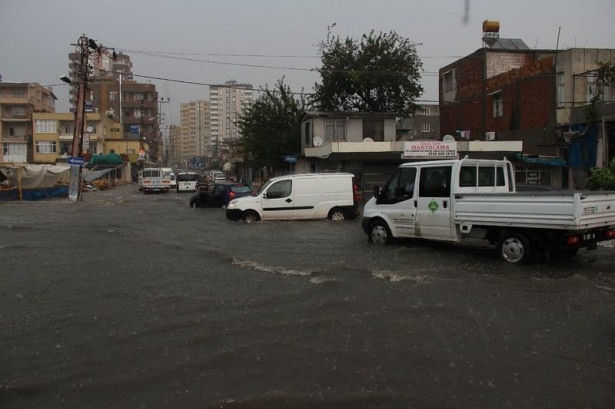 Adana'da Yağış Sonrası Ev Ve İşyerlerini Su Bastı! 10