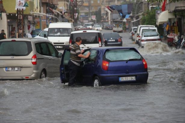 Adana'da Yağış Sonrası Ev Ve İşyerlerini Su Bastı! 12