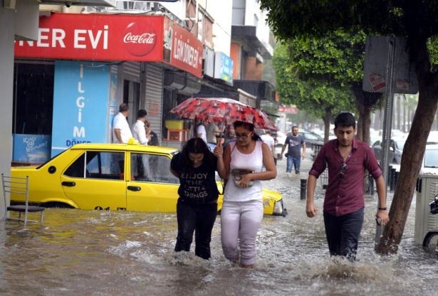 Adana'da Yağış Sonrası Ev Ve İşyerlerini Su Bastı! 15