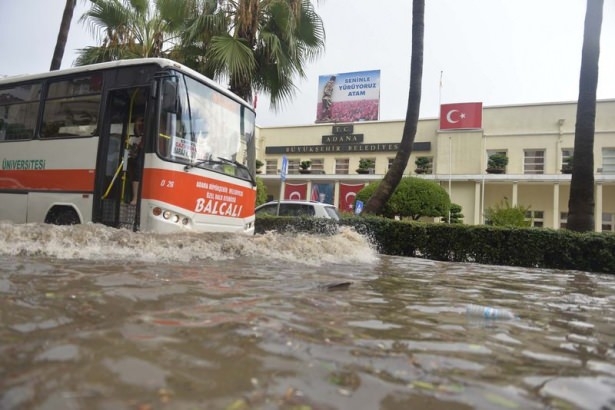 Adana'da Yağış Sonrası Ev Ve İşyerlerini Su Bastı! 33