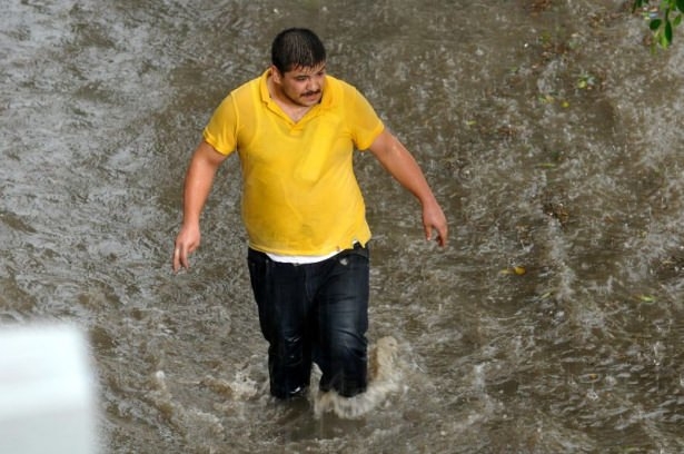 Adana'da Yağış Sonrası Ev Ve İşyerlerini Su Bastı! 36