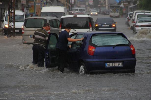 Adana'da Yağış Sonrası Ev Ve İşyerlerini Su Bastı! 37