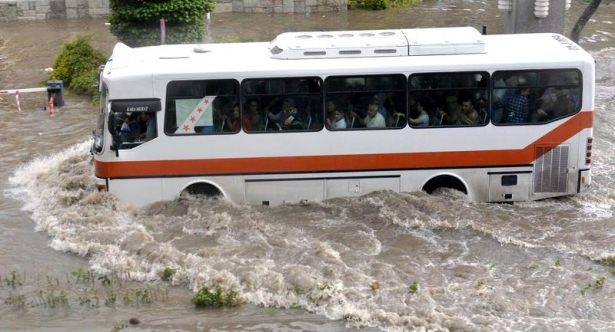 Adana'da Yağış Sonrası Ev Ve İşyerlerini Su Bastı! 41