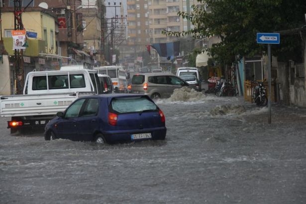 Adana'da Yağış Sonrası Ev Ve İşyerlerini Su Bastı! 44