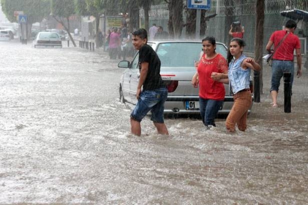 Adana'da Yağış Sonrası Ev Ve İşyerlerini Su Bastı! 47