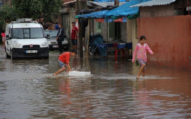 Adana'da Yağış Sonrası Ev Ve İşyerlerini Su Bastı! 48