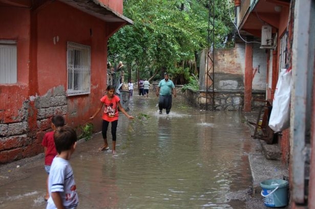 Adana'da Yağış Sonrası Ev Ve İşyerlerini Su Bastı! 50