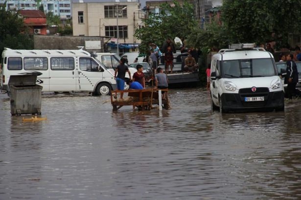 Adana'da Yağış Sonrası Ev Ve İşyerlerini Su Bastı! 52