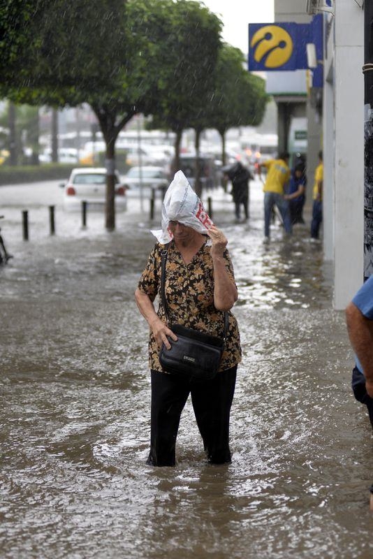 Adana'da Yağış Sonrası Ev Ve İşyerlerini Su Bastı! 57