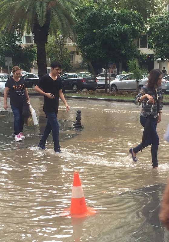 Adana'da Yağış Sonrası Ev Ve İşyerlerini Su Bastı! 59
