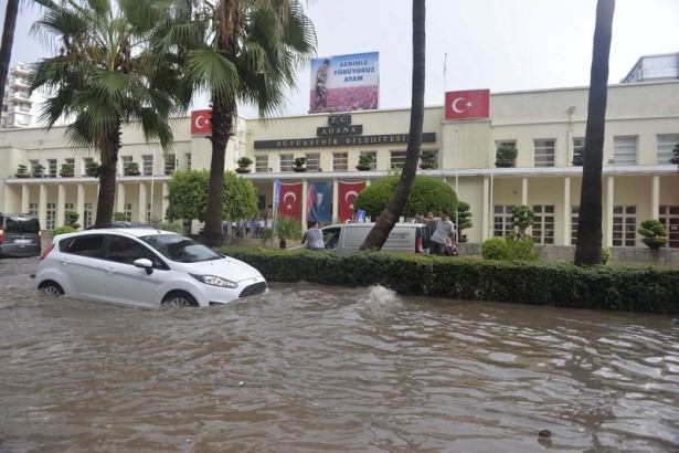 Adana'da Yağış Sonrası Ev Ve İşyerlerini Su Bastı! 60
