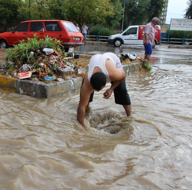 Adana'da Yağış Sonrası Ev Ve İşyerlerini Su Bastı! 66