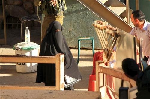 İsrail Askeri Filistinli Kadını Öldürdü! 5