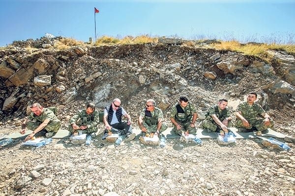 Sırt Sırta Uyku, Omuz Omuza Gözetleme 15