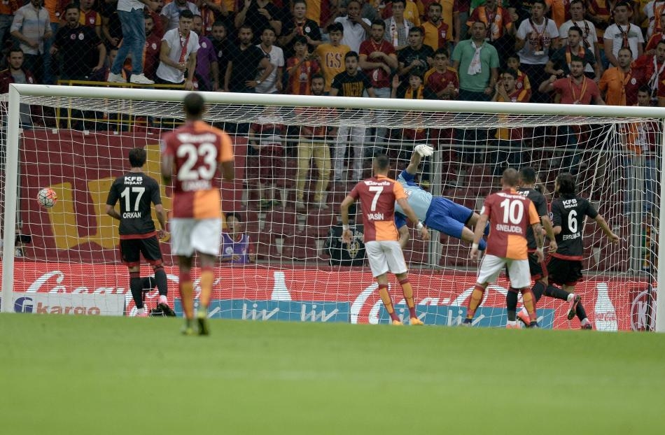 Galatasaray'dan Bu Sezon Bir İlk! 23
