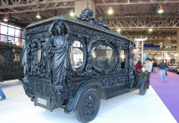 Dünyanın En İlginç Cenaze Arabaları 16