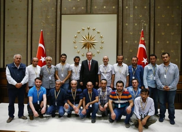 Erdoğan 16 İşçiyi Külliye'de Ağırladı 1