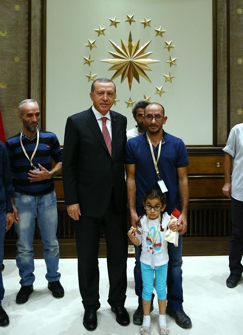 Erdoğan 16 İşçiyi Külliye'de Ağırladı 15