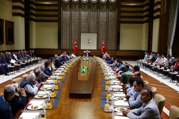 Erdoğan 16 İşçiyi Külliye'de Ağırladı 3
