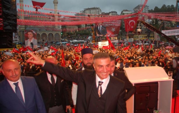 Sedat Peker, Ülkücü İşaretiyle AK Parti'ye Oy İstedi 18