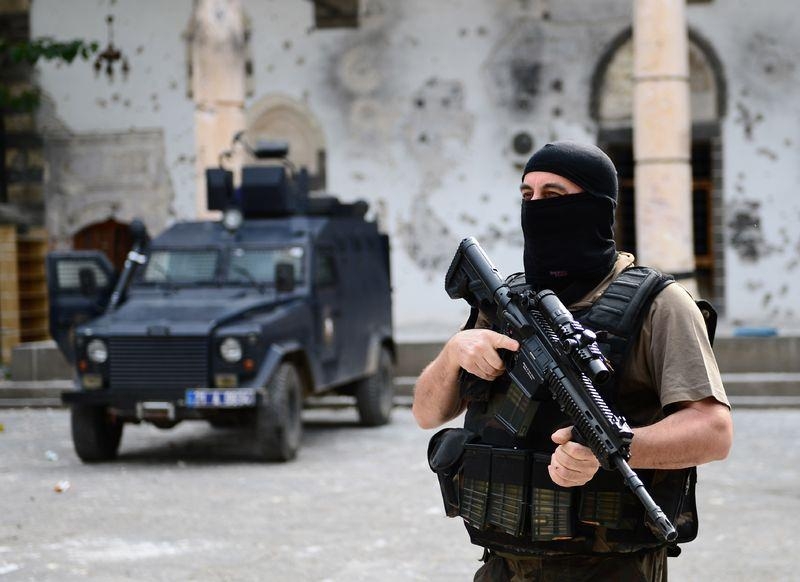 Diyarbakır'da Terör Örgütüne Operasyon 32