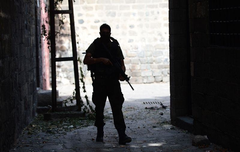 Diyarbakır'da Terör Örgütüne Operasyon 38