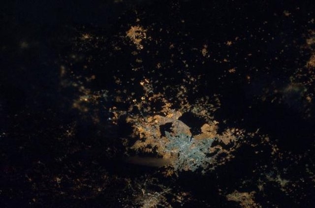 Dünya Gece Uzaydan Böyle Görünüyor! 46