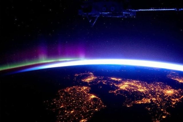 Dünya Gece Uzaydan Böyle Görünüyor! 50
