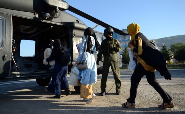 Oy Pusulaları Helikopterle Taşındı! 27