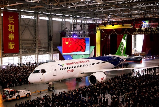 Çin İlk Yerli Yolcu Uçağını Üretti 7