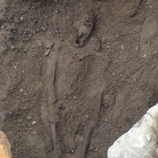 İzmir'de 2 Bin Yıllık Mezarlar Bulundu! 4