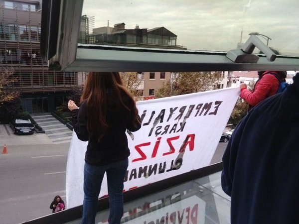 Eylemciler NTV Binasını Bastı! 2