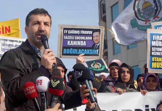 MUBAREK ISTANBUL'DA PROTESTO EDILDI 5