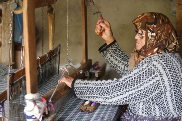 Kumaşa 120 Yıllık Tezgahta Hayat Veriyor 4