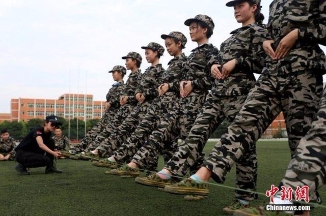 Çin'li Muhafızların İnanılmaz Eğitimi! 11