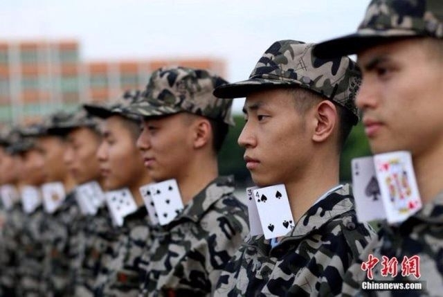 Çin'li Muhafızların İnanılmaz Eğitimi! 6