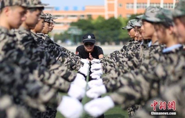 Çin'li Muhafızların İnanılmaz Eğitimi! 7