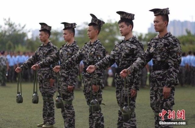 Çin'li Muhafızların İnanılmaz Eğitimi! 9