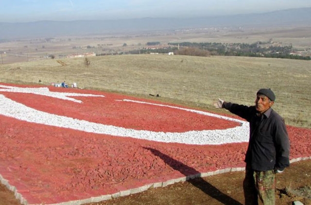 Çakıl Taşlarıyla Dev Türk Bayrağı Yaptı! 4